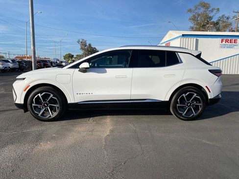Used 2025 Chevrolet Equinox EV LT w/ Convenience Package image 3