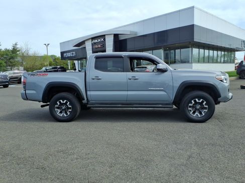 Used 2020 Toyota Tacoma TRD Off-Road w/ TRD Premium Off Road Package image 2
