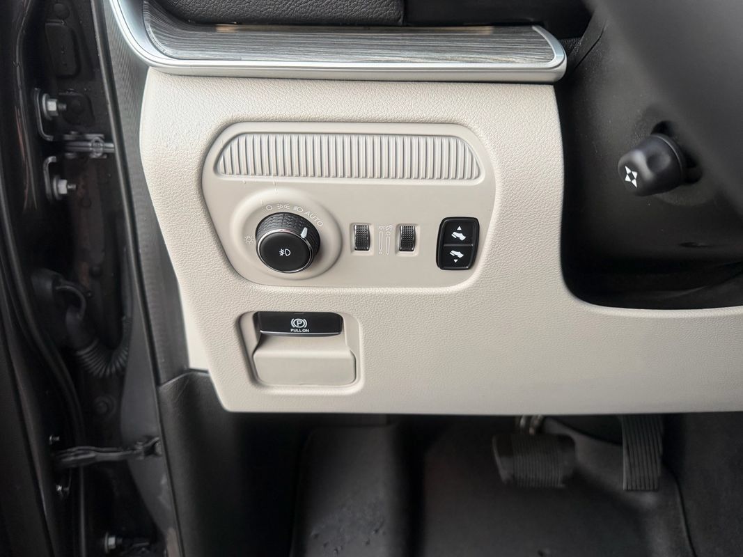Used 2022 Jeep Wagoneer Series II AWD/4WD image 37