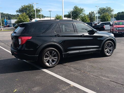 Used 2023 Ford Explorer XLT w/ Equipment Group 202A AWD/4WD image 4
