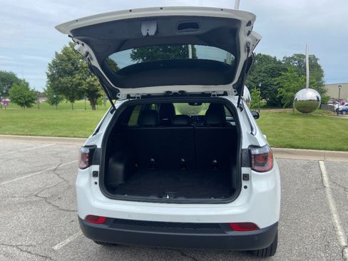 Used 2025 Jeep Compass Limited AWD/4WD image 8