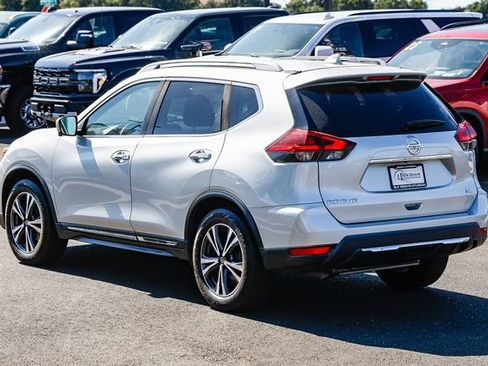 Used 2018 Nissan Rogue SL FWD image 2