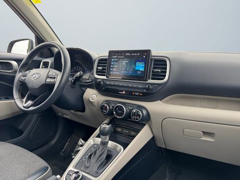 Used 2022 Hyundai Venue Limited image 14