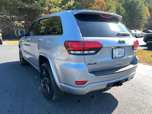 Used 2021 Jeep Grand Cherokee Laredo X image 6