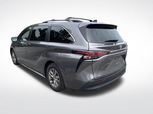 Used 2021 Toyota Sienna XLE w/ XLE Plus Package AWD/4WD image 4