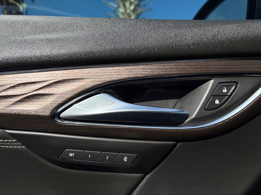 Used 2023 Buick Envision Avenir AWD/4WD image 32