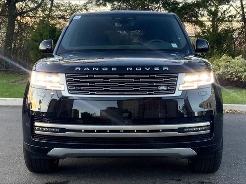 New 2025 Land Rover Range Rover SE image 3
