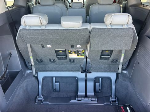 Certified 2026 Toyota Sienna XLE FWD image 15