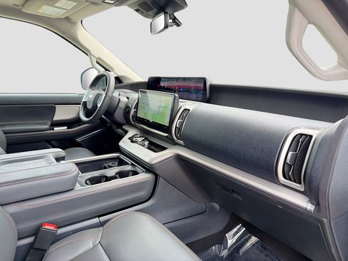 Used 2025 Ford Expedition Active AWD/4WD image 37