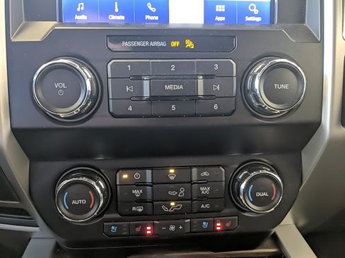 Used 2019 Ford F150 Lariat w/ Trailer Tow Package image 20