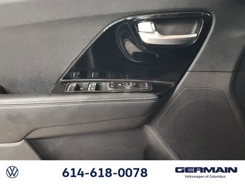 Used 2022 Kia Niro EX image 30