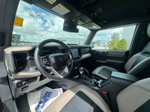 Used 2023 Ford Bronco Wildtrak image 9
