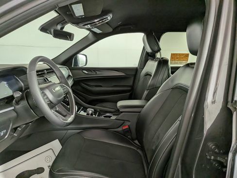 Certified 2025 Jeep Grand Cherokee Altitude AWD/4WD image 19