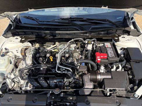 Used 2025 Nissan Altima 2.5 SV FWD image 32