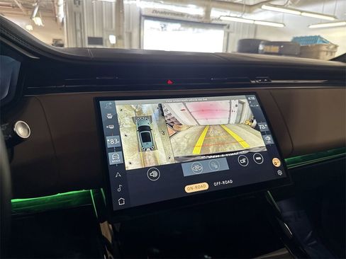 Used 2025 Land Rover Range Rover Sport Autobiography image 24