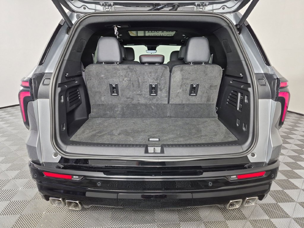 Used 2026 Chevrolet Traverse RS FWD image 34