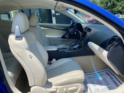 Used 2010 Lexus IS 250C w/ Luxury Pkg RWD image 33