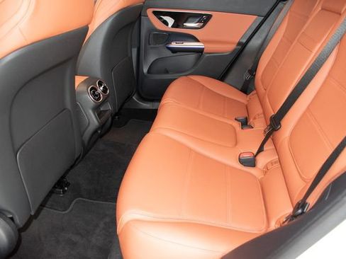 Used 2025 Mercedes-Benz GLC 300 4MATIC image 15