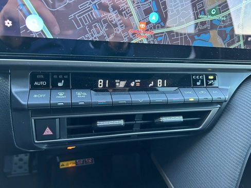 Used 2025 Toyota Camry SE image 26