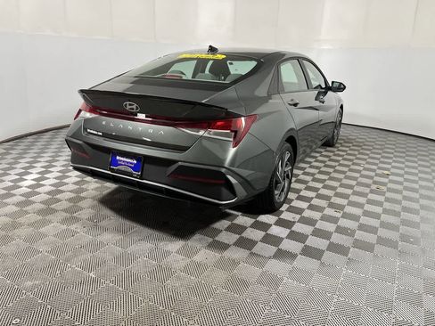 Used 2025 Hyundai Elantra Sport FWD image 8