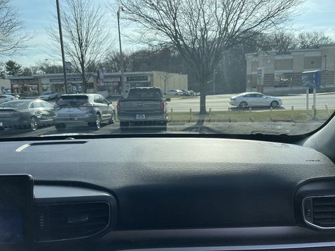 Used 2022 Ford Explorer XLT w/ Equipment Group 202A image 14