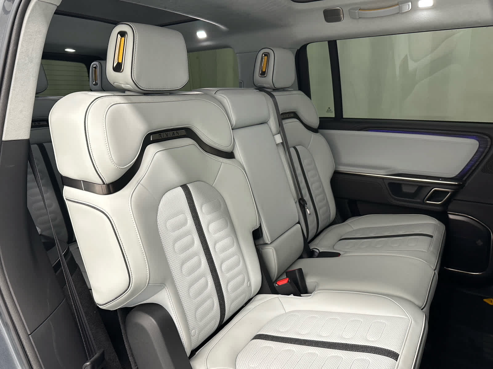 Used 2024 Rivian R1S Adventure Dual AWD/4WD image 22