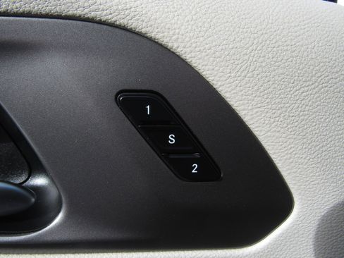 Used 2024 Chrysler Pacifica Touring-L image 23