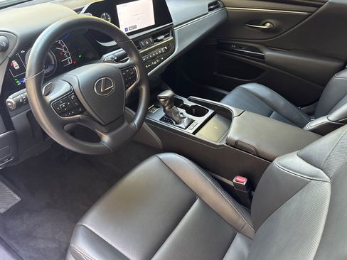 Used 2025 Lexus ES 300h w/ Premium Package FWD image 4