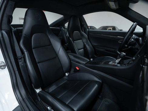 Used 2017 Porsche 911 Turbo S image 31