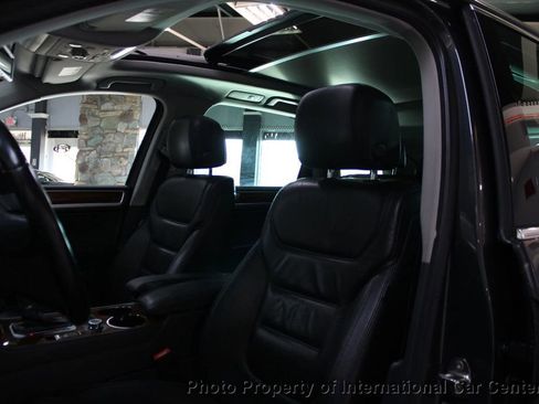 Used 2013 Volkswagen Touareg Sport image 14