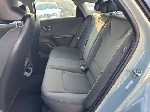 Used 2025 Kia K4 FWD image 25