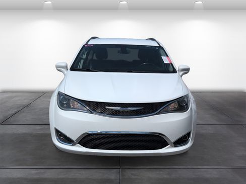 Used 2020 Chrysler Pacifica Touring-L FWD image 5