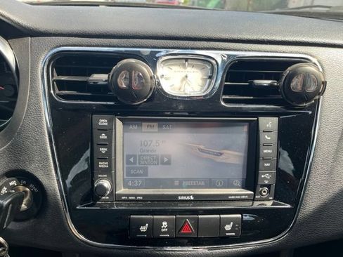 Used 2011 Chrysler 200 S FWD image 21