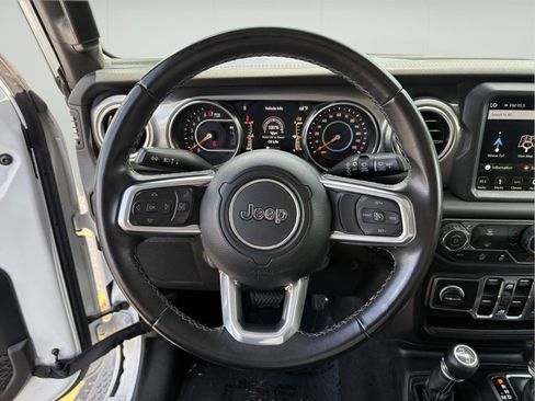Used 2019 Jeep Wrangler Unlimited Sahara w/ Uconnect 4C Nav & Sound Group AWD/4WD image 18