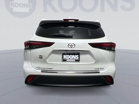 Used 2022 Toyota Highlander XLE AWD/4WD image 10