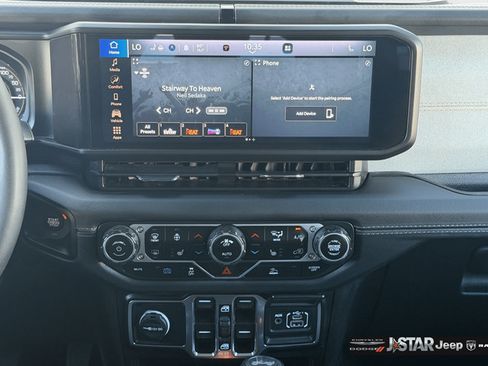 Used 2025 Jeep Wrangler Unlimited Sahara AWD/4WD image 15