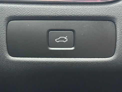 Used 2025 Volvo XC60 B5 Core w/ Protection Package Premier image 32