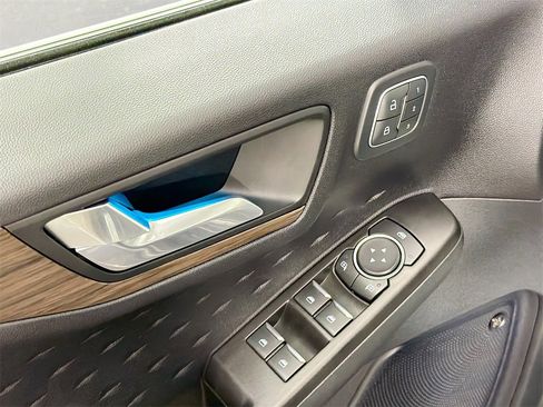 Used 2020 Ford Escape Titanium image 17