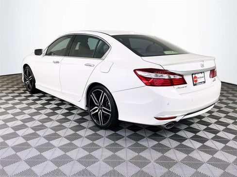 Used 2016 Honda Accord Touring image 6