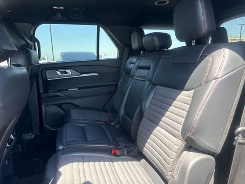 Used 2025 Ford Explorer ST-Line w/ ST-Line Street Pack AWD/4WD image 12