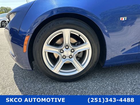 Used 2021 Chevrolet Camaro LT image 9