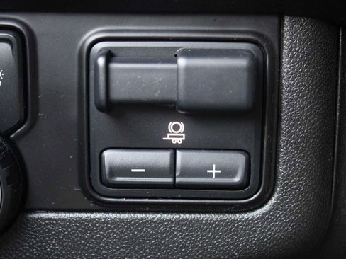 Certified 2023 Chevrolet Suburban LT w/ LT Signature Package image 20