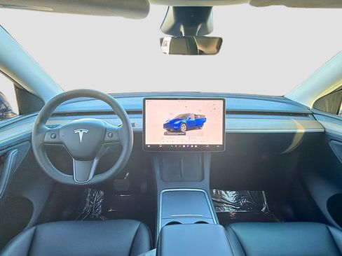 Used 2023 Tesla Model Y Long Range image 16