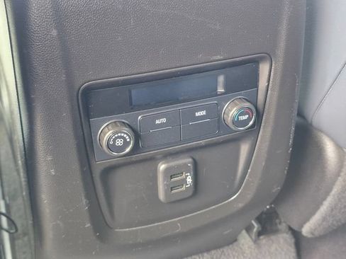 Used 2019 Buick Enclave Essence AWD/4WD image 19