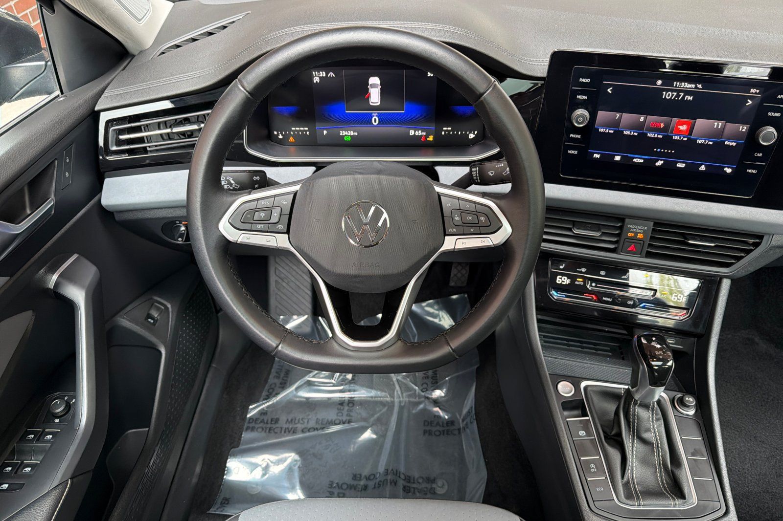 Used 2025 Volkswagen Jetta SE FWD image 14