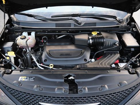 Used 2021 Chrysler Voyager LX FWD image 41