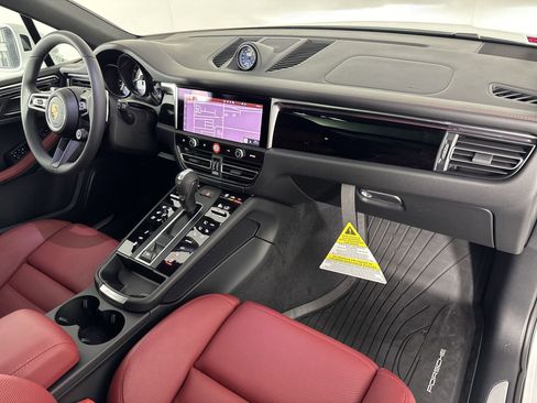 Certified 2025 Porsche Macan S image 31