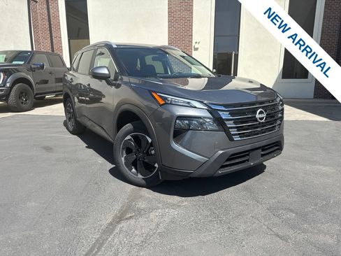 Used 2025 Nissan Rogue SV w/ SV Premium Package AWD/4WD image 1