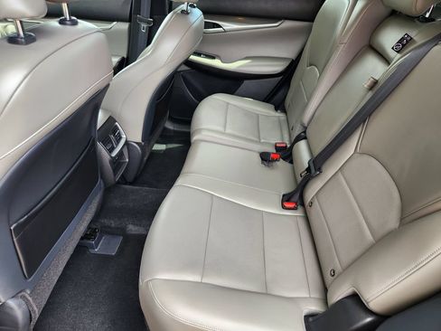 Used 2024 INFINITI QX50 Luxe AWD/4WD image 19