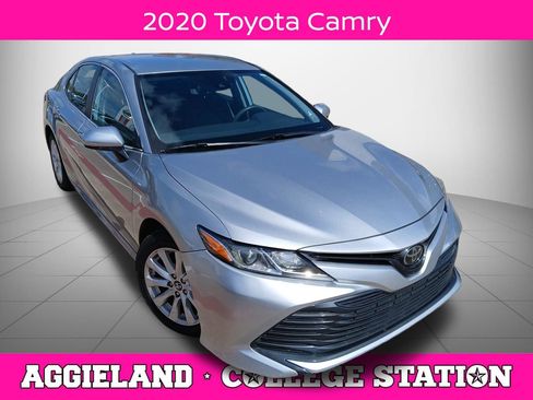 Used 2020 Toyota Camry LE image 1